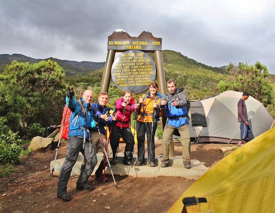 Kilimanjaro Besteigung - Bild vor dem Camp Schild