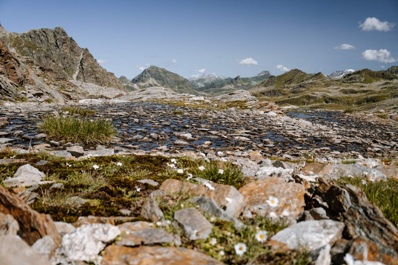 Schroffe Felsen, Seen auf der Silvetta Bielerhöhe