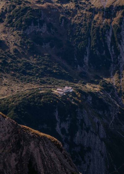 Blick auf die Hanauer Hütte von oben