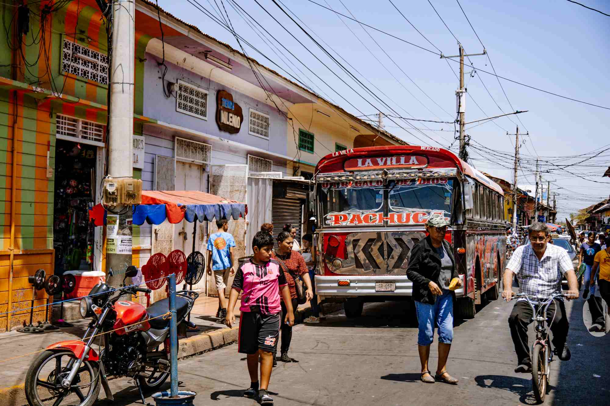 Busse in Nicaragua und volle Straßen