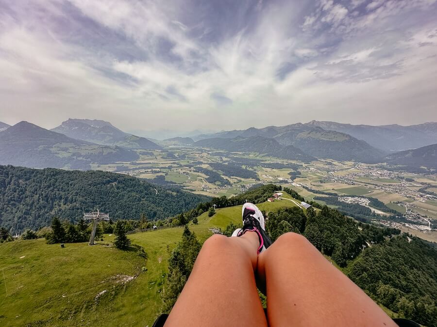 Blick über den Kaiserwinkl beim Paragliden