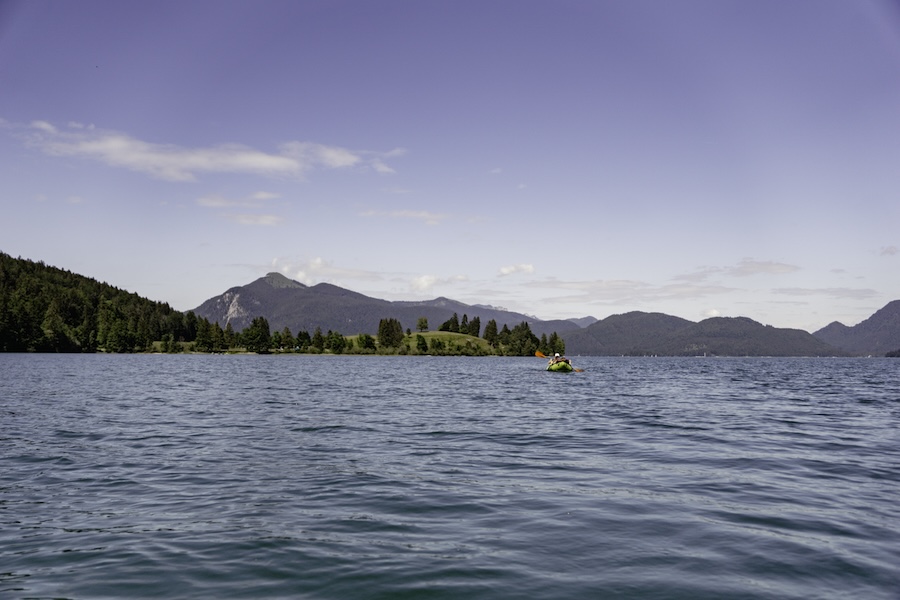 Paddeln mit Blick zum Jochberg