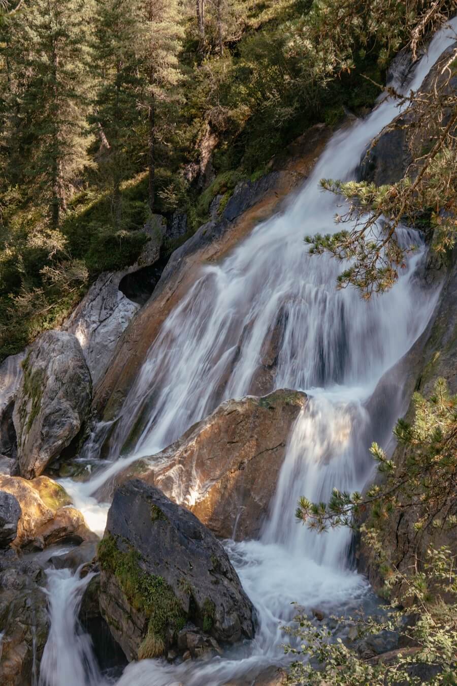 Wasserfälle, Schluchten und Gumpen