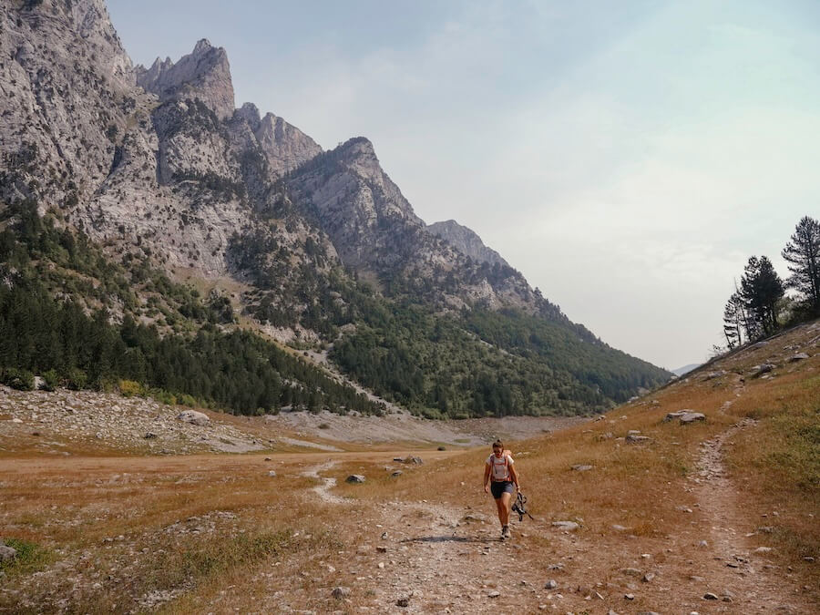 Unterhalb der verfluchten Berge