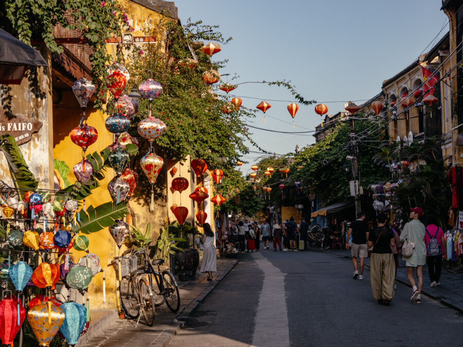 bunte Laternen in den Straßen von Hoi An