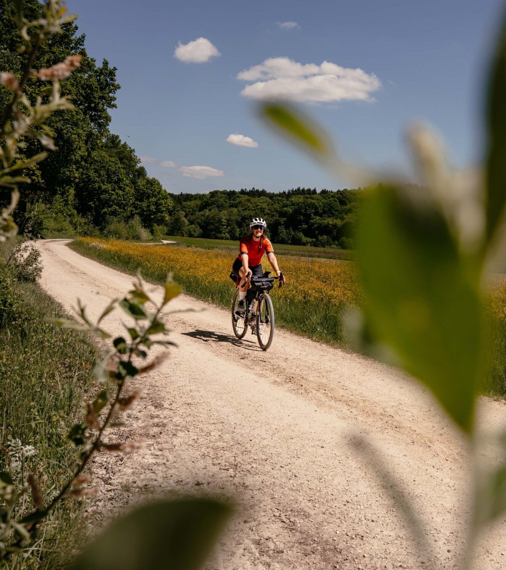 Dillinger-Land-Radfahren-Landschaft Fahrradfahrer im Dillinger Land im Donautal
