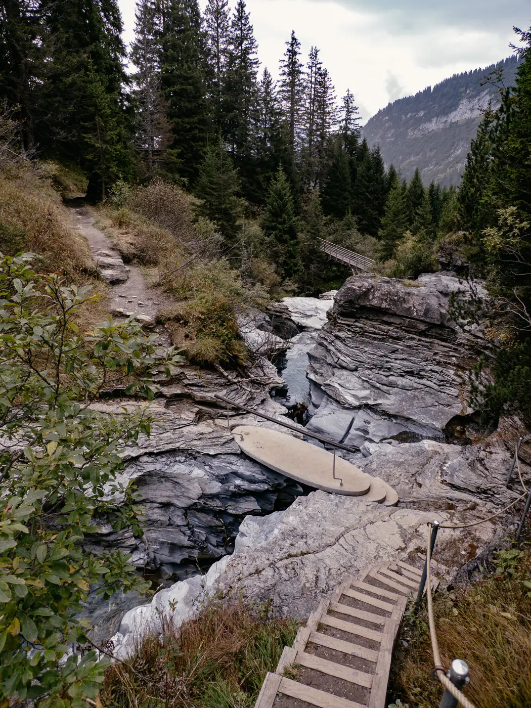2025-09-29-Trutg-dil-Flem229 Brücke auf dem Wanderweg Trug dil Flem