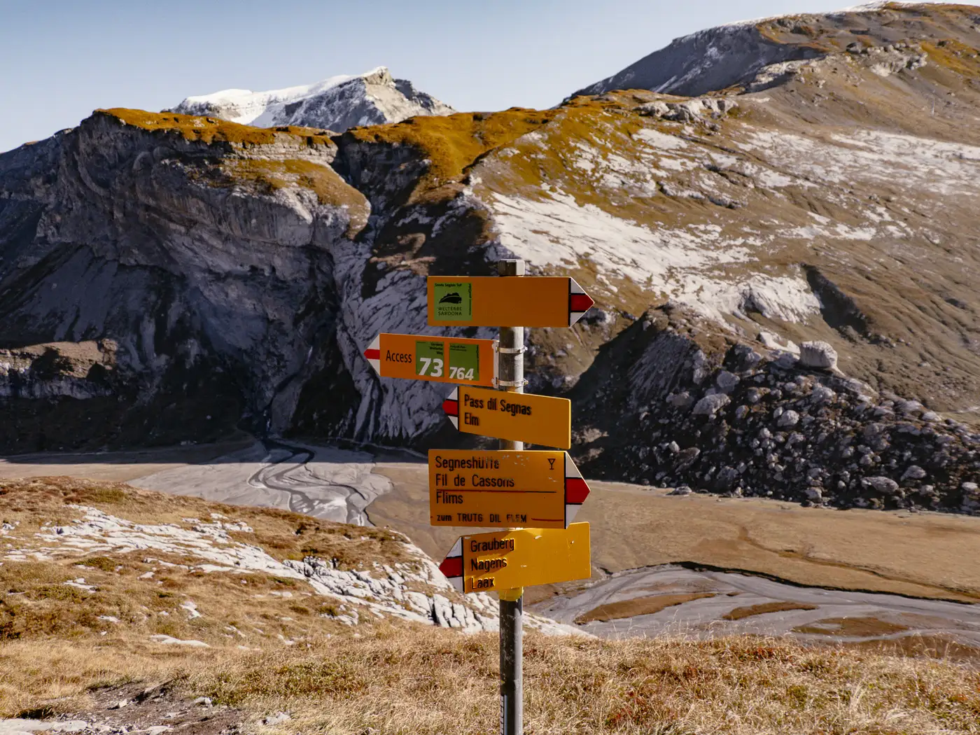 2025-10-02-Segnesböden163 Beschilderung in Flims-Laax