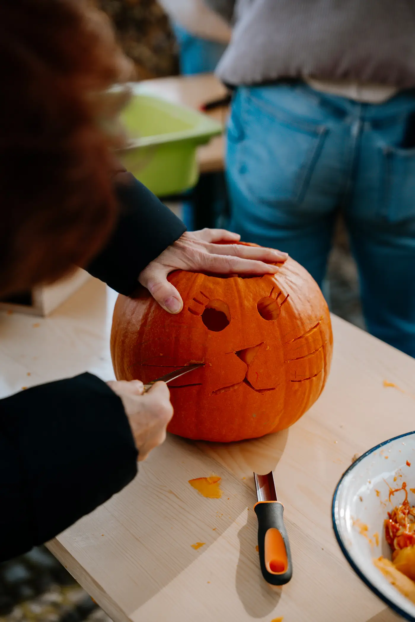 2025-10-30-Zingst-De-Harvst3 Kürbisschnitzen beim de Harvst