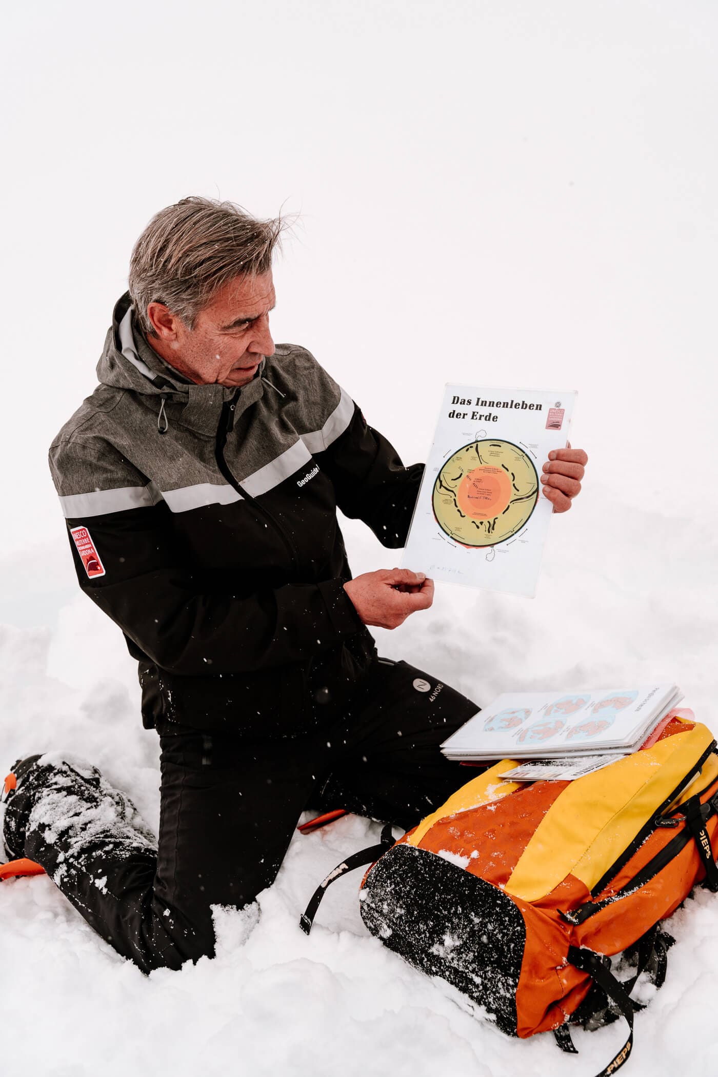 Geo Guide beim erklären im UNESCO Sardona