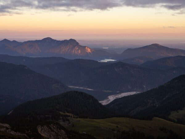 Bergpanorama über das Karwendel vom Gipfel des Schafreuter